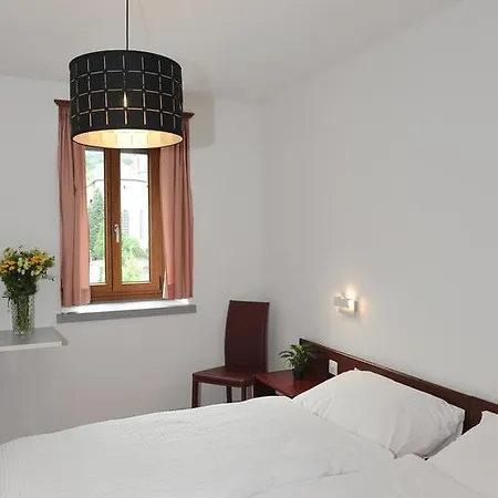 La Dent-du-midi & Restaurant מלון