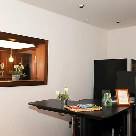 מלון La Dent-du-midi & Restaurant 2*