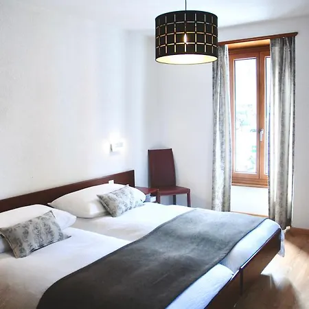 La Dent-du-midi & Restaurant מלון