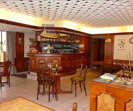 La Dent-du-midi & Restaurant מלון